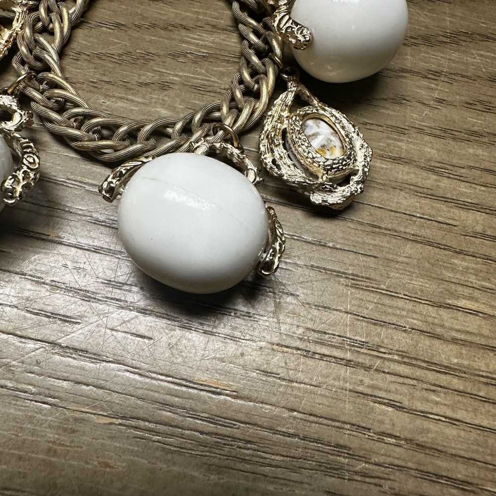 Vintage Elegant White Charm Bracelet - Picture 2 of 3